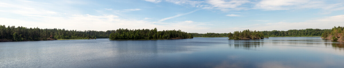 Fototapeta na wymiar lake on a summer day