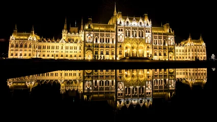 Deurstickers Budapest Parliament Reflection © Marco