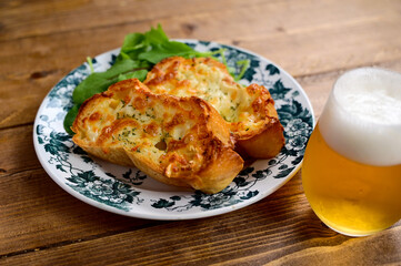 ガーリックチーズトースト