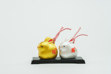 金と銀の卯年の土鈴