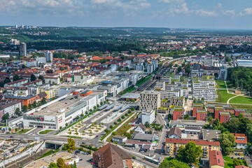 Neu-Ulm im Luftbild, Ausblick auf die Glacis-Galerie und den überbauten Bahnhof