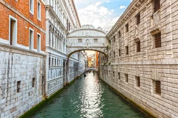 Papier Peint photo Pont des Soupirs Bridge of sighs canal bridge in Venice Italy