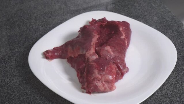 arrachera cruda
beef stake
carne para asar