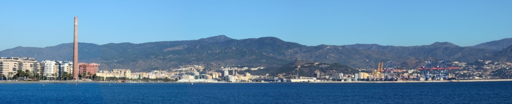 Panor&aacute;mica de Malaga desde la Playa de la Misericordia, Malaga, Costa del Sol, Andalucia, Espa&ntilde;a