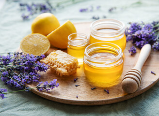 Obraz na płótnie Canvas Jar with honey and fresh lavender flowers
