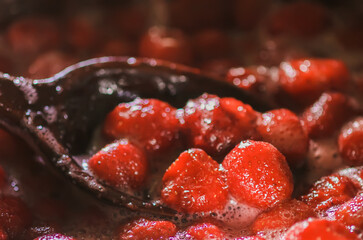 Strawberry jam oreparing process.