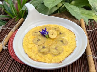 Banana egg pizza with honey
