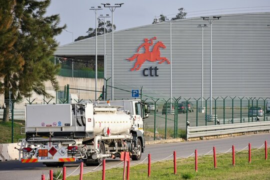 Fuel supply vehicle next to the CTT Correios de Portugal building