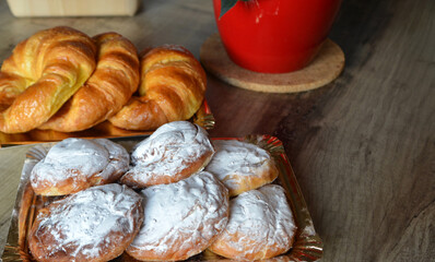 Spanish sweet bread spiral-shaped and sprinkled with powdered sugar. Perfect for breakfast. Rustic style.