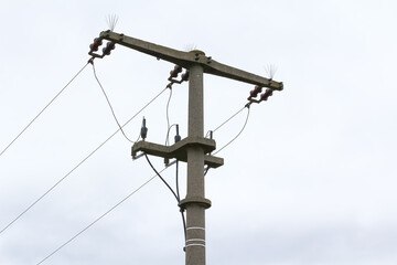Obraz premium Alter Strommast aus Beton