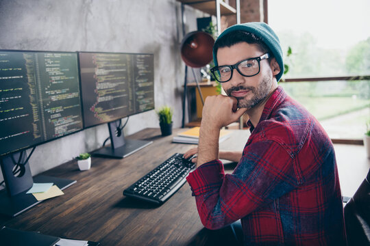 Photo of confident thoughtful guy dressed eyewear projecting game design modern device indoors workstation workshop home