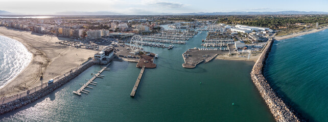 Panorama aérien du port de Canet en Roussillon