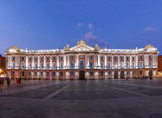 Fototapeta na wymiar Night panorama of the Capitol Square Toulouse City Hall, Southwestern France.