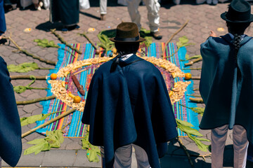 Ritual indígena andino en Otavalo Ecuador Sur America donde comparten alimentos de la tierra comida entre todos los indígenas otavalos - obrazy, fototapety, plakaty