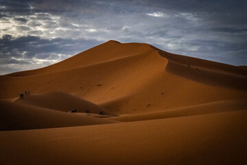Fototapeta na wymiar sunrise over sand dunes of erg chebbi, merzouga, morocco, desert, north africa