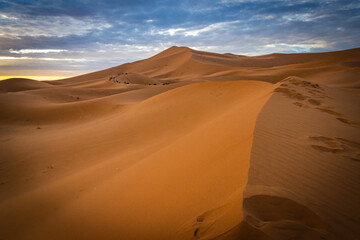 Fototapeta na wymiar sunrise over sand dunes of erg chebbi, merzouga, morocco, desert, north africa, sahara