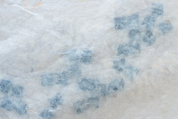 Fototapeta premium paper on black wooden tiles