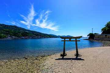 愛媛県は舌間厳島神社 海の鳥居