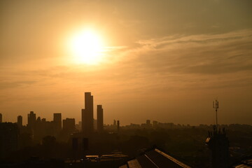 Fototapeta na wymiar atardecer paisaje con sol