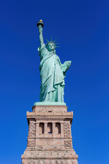 Obraz premium Sunny view of the Statue of Liberty National Monument