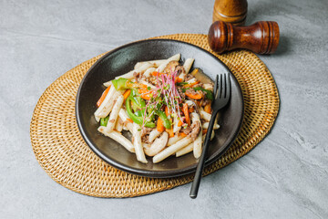 검gungjungtteokbokki, Korean style Royal Stir-fried Rice Cake : Long cylinder-shaped tteok (garaetteok) cut into pieces and stir-fried with beef, shitakeGungjungtteokbokki mushrooms, onion, and carrots