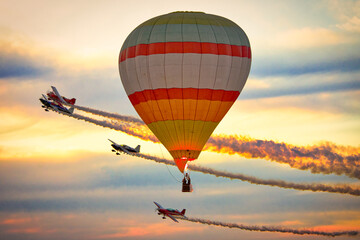Aviones en el atardecer