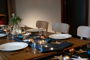 Decorated Christmas table setting - 547596991