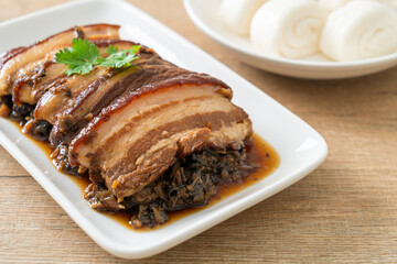 Steam Belly Pork With Swatow Mustard Cubbage Recipes or Mei Cai Kou Rou