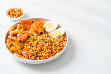 Korean instant noodles with Korean rice cake and fish cake and boiled egg