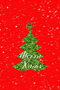 和風デザインのクリスマスツリー、緑が映える粉雪が舞う赤い背景