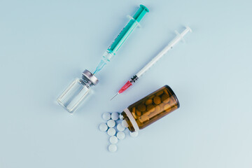 syringe with needle, vial and pills. illegal doping in sport concept, flu vaccine, aesthetic medicine or drugs, narcotics. medical items background  - obrazy, fototapety, plakaty