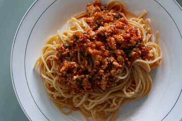 spaghetti with tomato sauce