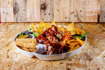 nachos with chicken and yuca sticks