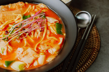 eolkeunkalguksu, Korean Spicy Noodle Soup : A spicy noodle dish made by boiling knife-cut noodles in hot anchovy broth seasoned with gochujang (red chili paste) and red chili powder.