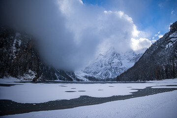 Fototapeta na wymiar Braies lake in a winter day