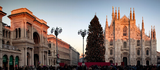 Milano. Piazza del Duomo con albero di Natale