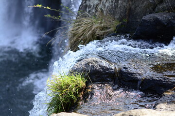 滝への流れ