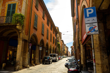 Gasse in der Altstadt von Bologna, Italien