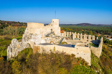 Ruiny zamku w Rabsztynie, Jura Krakowsko-Częstochowska na szlaku Orlich Gniazd w Polsce, panorama...