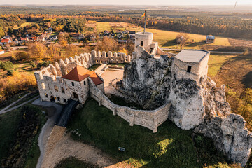 Ruiny zamku w Rabsztynie, Jura Krakowsko-Częstochowska na szlaku Orlich Gniazd w Polsce, panorama...