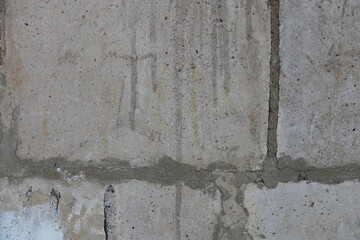 The wall is made of silicate blocks, the seams are smeared with cement mortar.