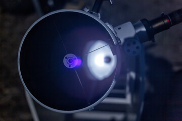 Telescope reflector of the Newtonian system. View inside. Reflection of the main mirror. Secondary mirror and spider © Евгений Бондарь