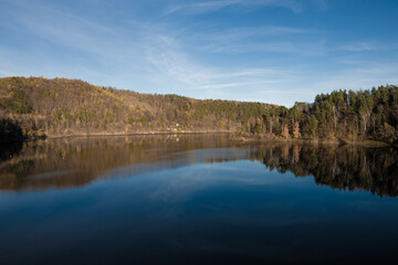 Fototapeta na wymiar view of the Pilchowice lake in the Bóbr valley near Jelenia Góra in Poland 