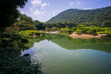 Obraz premium 香川 栗林公園の芸術的な日本庭園と美しい自然