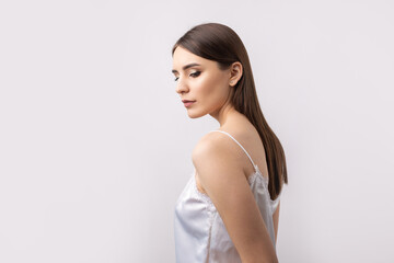 Obraz premium Beautiful smiling woman with clean skin, natural make-up and white teeth on a gray background