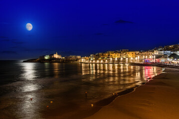 Vieste, Italy. Night view of the historic center, the promenade of Viale Marinai d'Italia and Marina Piccola. In the distance the Church of San Francesco. September 9, 2022.