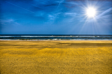 Beautiful sand beach with waves, North Sea, Zandvoort near Amste - obrazy, fototapety, plakaty