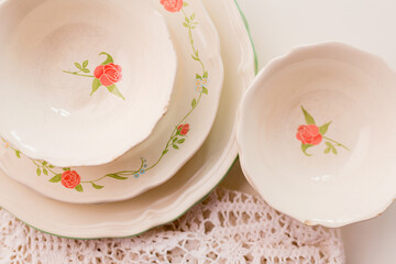 Fototapeta na wymiar Porcelain plates and bowls