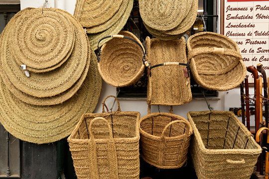 Venta de objetos de esparto para decoraci&oacute;n.