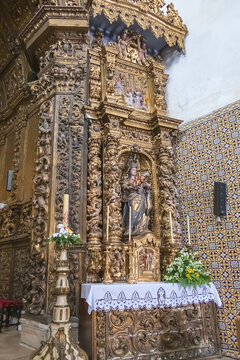 Interior of Vera Cruz Church (Igreja Paroquial de Vera Cruz, from 1606). Aveiro, Portugal. APRIL 20, 2017.